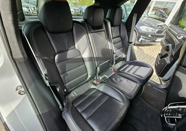 Porsche Cayenne cena 106900 przebieg: 124000, rok produkcji 2012 z Olsztyn małe 667